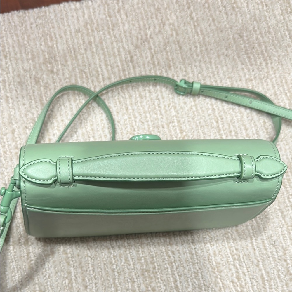 Coach Juno Crossbody in Glovetan leather and color Pale Pistacio - Picture 4 of 15